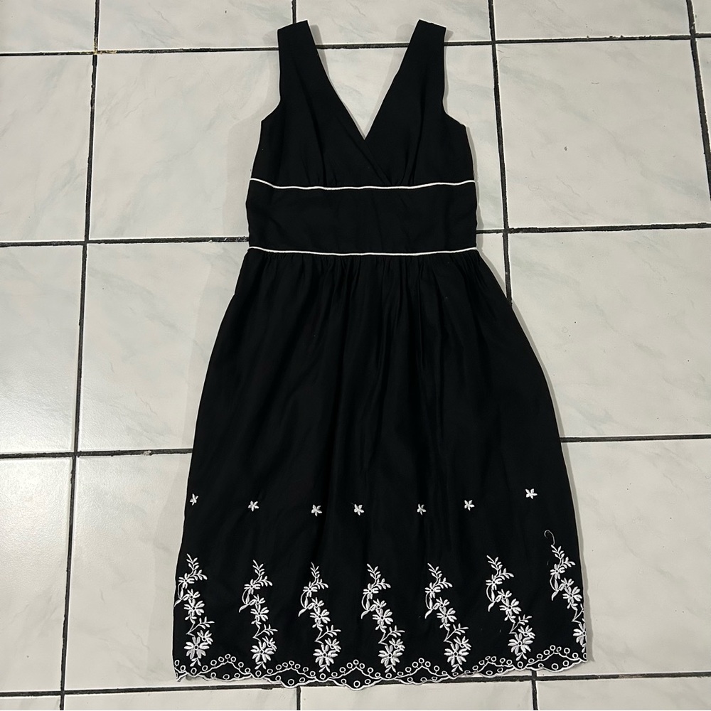 Mint green Black and White Dress with flowers under the knee lenght